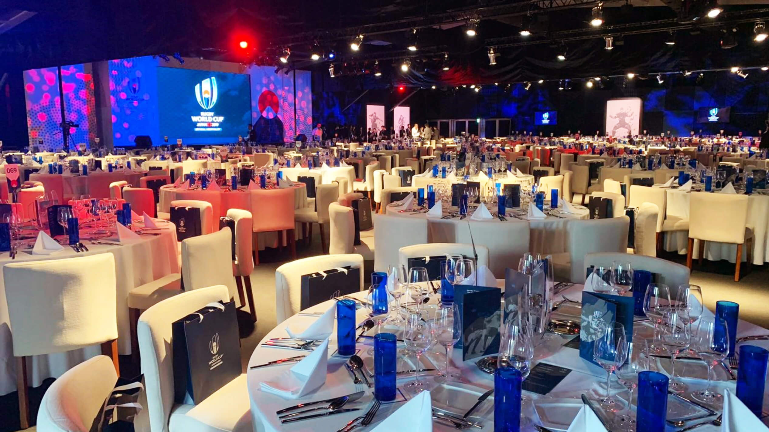 - At the hospitality venue next to Yokohama International Stadium, guests enjoyed a magnificent full-course meal in a seated dining style.