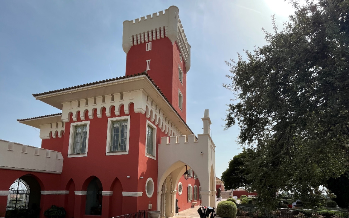 - A special event for Japanese guests held at a historic castle in Nice.