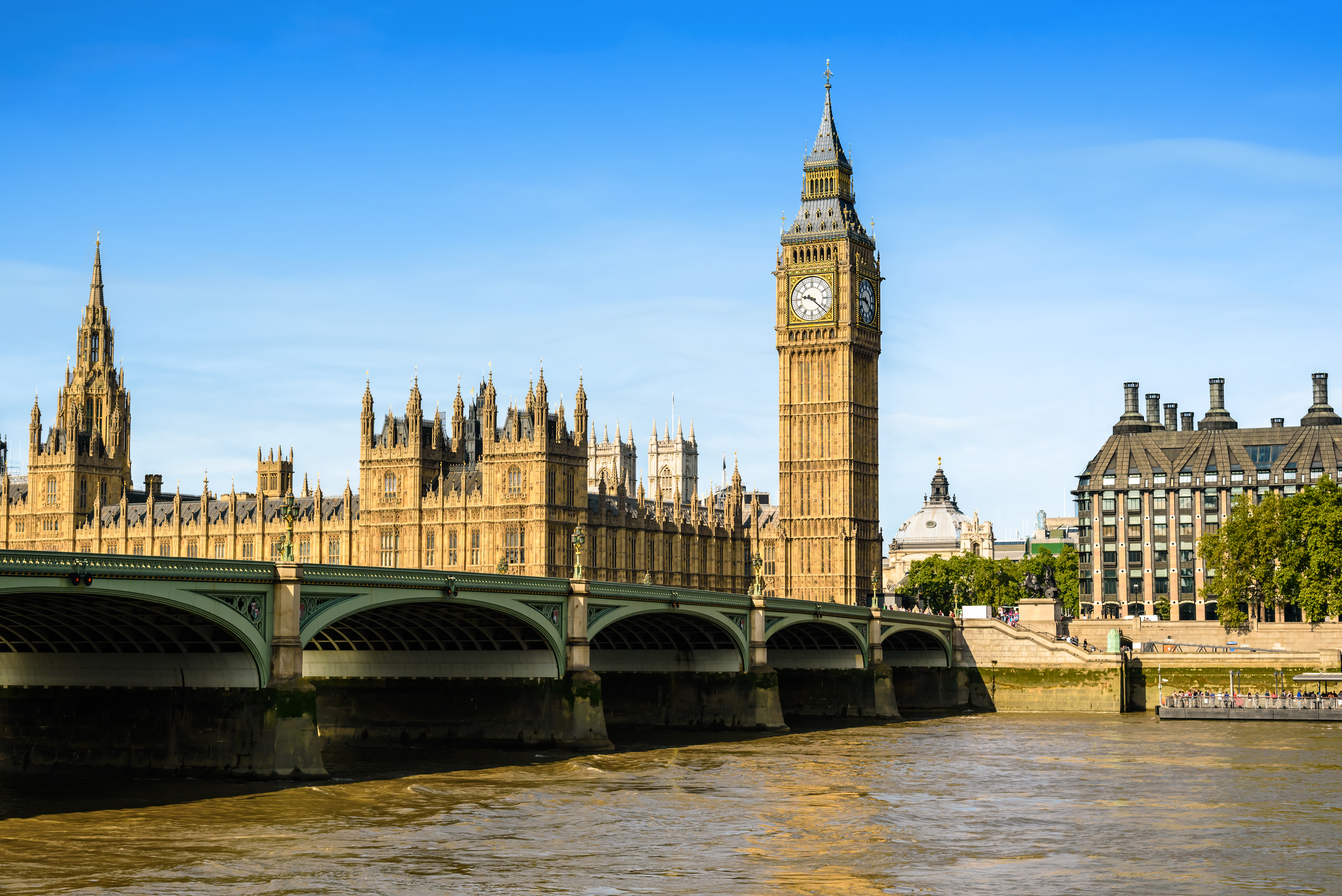 ロンドンのビッグ・ベンと国会議事堂