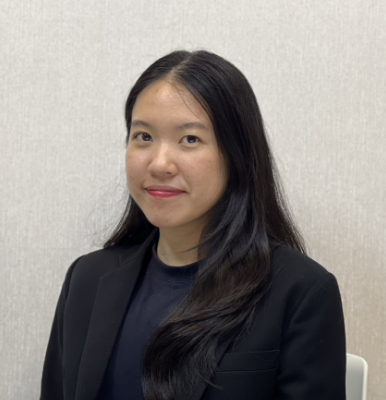 セミナー事例を紹介するJTBタイランドの法人営業担当者